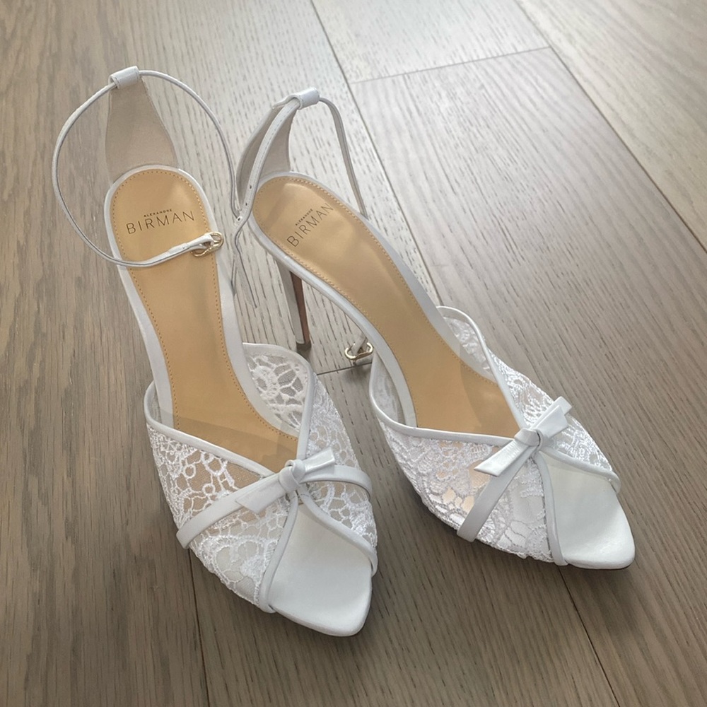 Modern pointed toe white sandals.